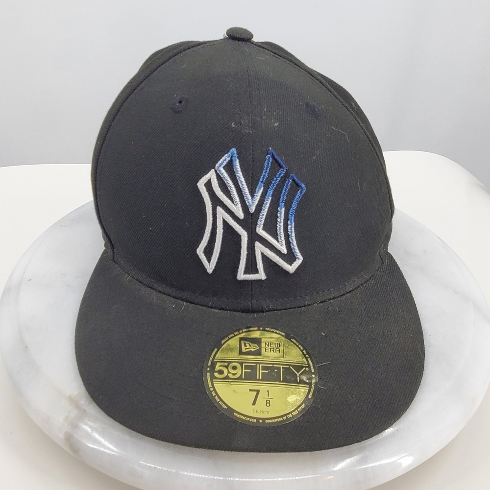New Era 59FIFTY New York Yankees Fitted Hat Black Blue Gradient Logo Size 7 1/8